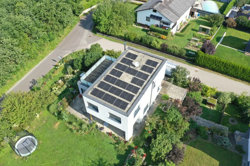 PV Anlage auf Flachdach in Engerwitzdorf im Mühlviertel