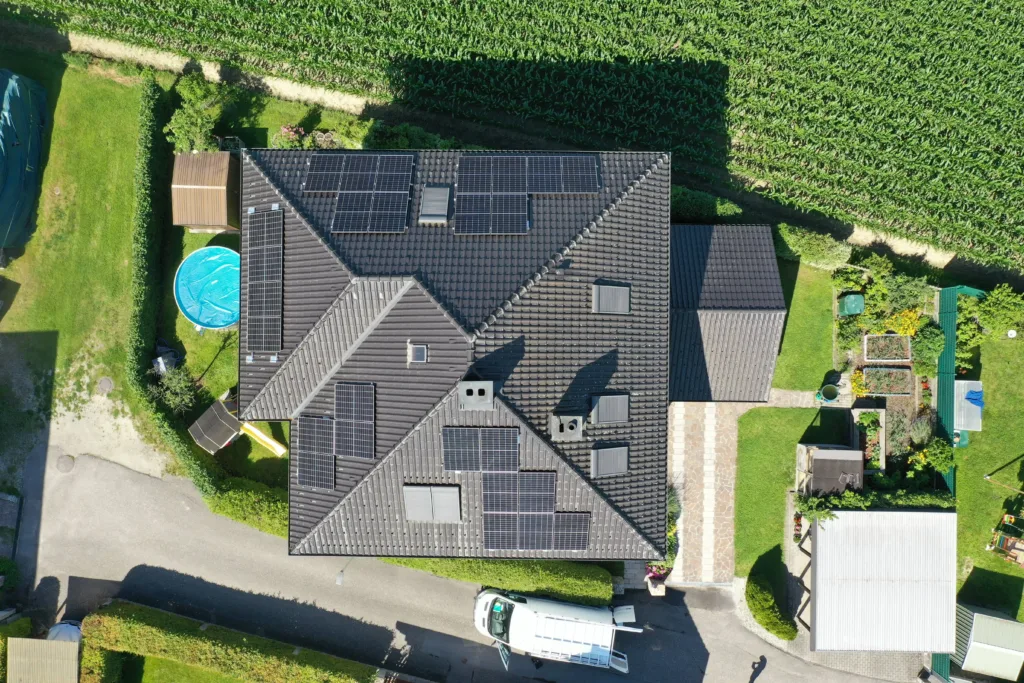 PV Anlage auf Walmdach in Langenstein