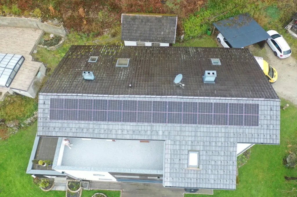 PV Anlage auf einem Ziegeldach in Lasberg im Mühlviertel