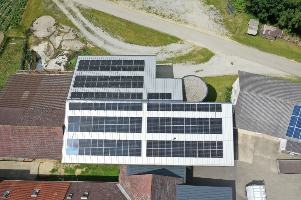 PV Anlage in Liebenau im Mühviertel auf einer Gewerbehalle