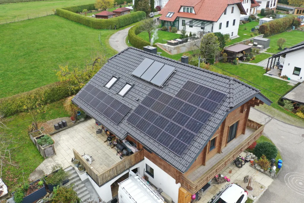 PV Anlage mit Batteriespeicher in Wartberg ob der Aist im Mühlviertel auf einem Tondach